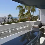 Апартаменты 3 Bedroom Frontline Beach, Centre *