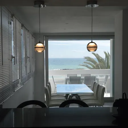 3 Bedroom Frontline Beach, Centre