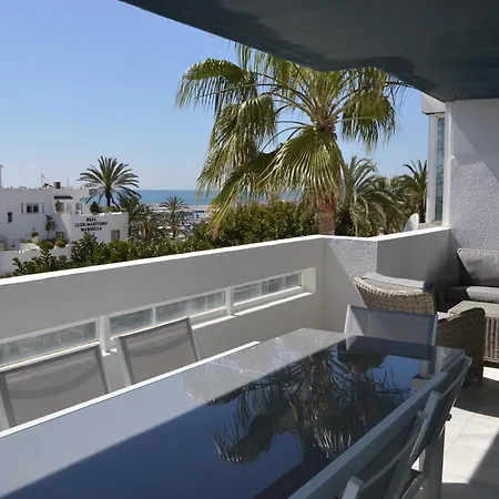 Apartment 3 Bedroom Frontline Beach, Centre *