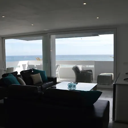 3 Bedroom Frontline Beach, Centre Марбелья