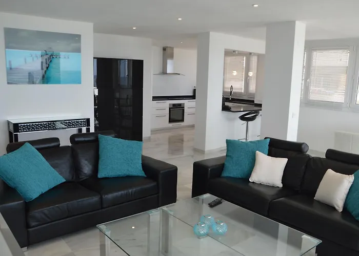 3 Bedroom Frontline Beach, Centre ماربيا