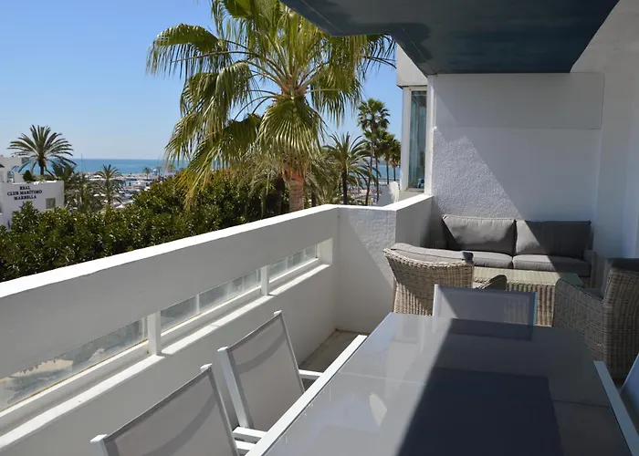 شقة 3 Bedroom Frontline Beach, Centre *