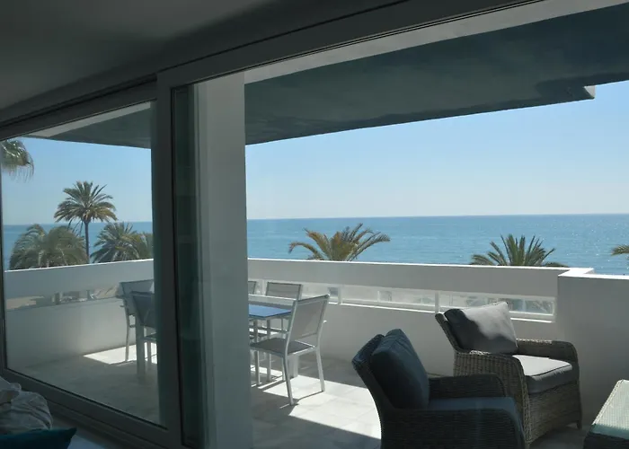 3 Bedroom Frontline Beach, Centre מארבלה