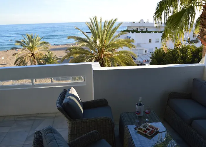 شقة 3 Bedroom Frontline Beach, Centre *