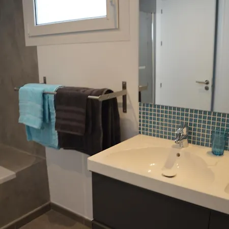 דירה 3 Bedroom Frontline Beach, Centre
