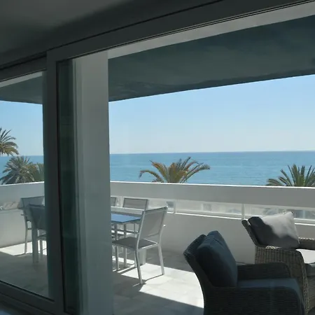 3 Bedroom Frontline Beach, Centre מארבלה