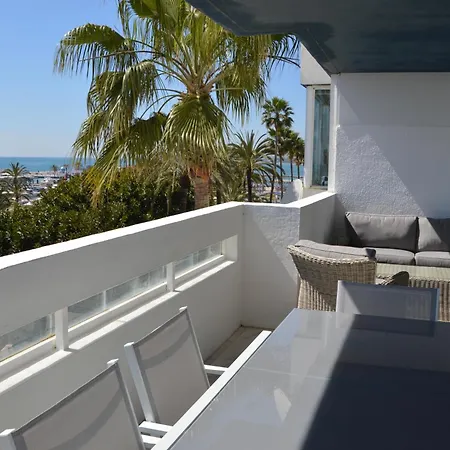 Apartment 3 Bedroom Frontline Beach, Centre *