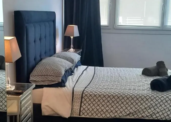 Apartament 3 Bedroom Frontline Beach, Centre