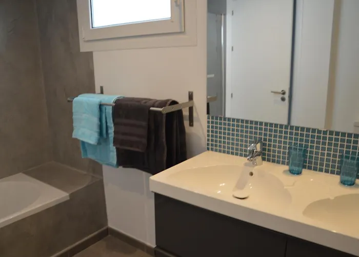 Apartament 3 Bedroom Frontline Beach, Centre