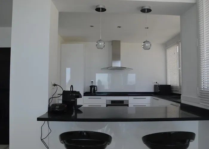 3 Bedroom Frontline Beach, Centre